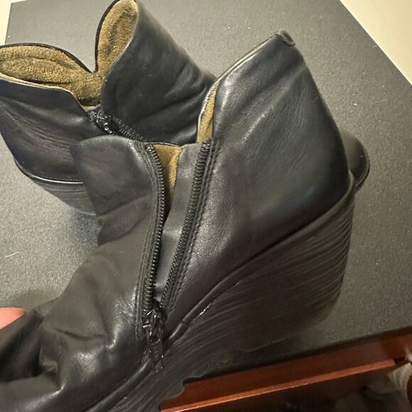 Fly London Yip Leather Wedge Boot Black Leather Size 39 8-8.5 Comfort Shoes - Picture 13 of 14